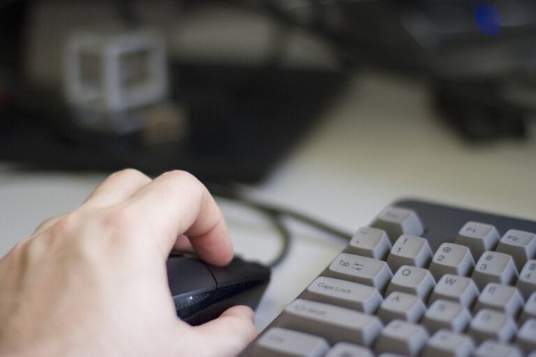 FZF i inne narzędzia fuzzy search w terminalu programisty