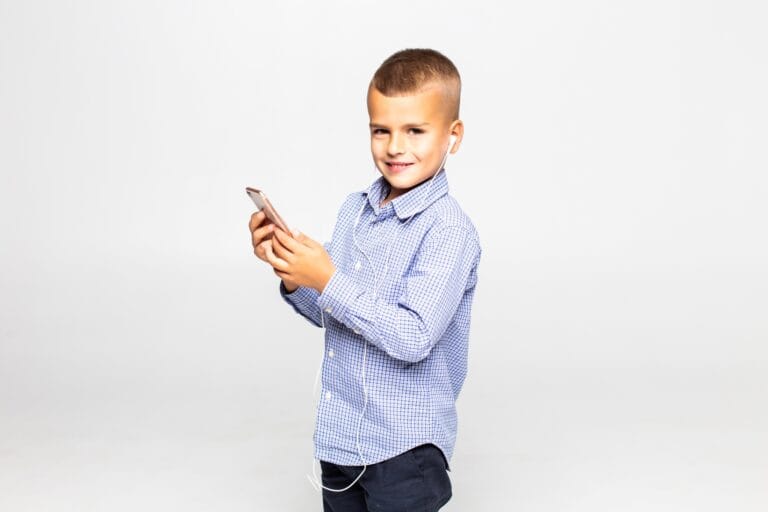 Jak wybrać telefon dla dziecka z myślą o przyszłości? Inwestycje, które się opłacają