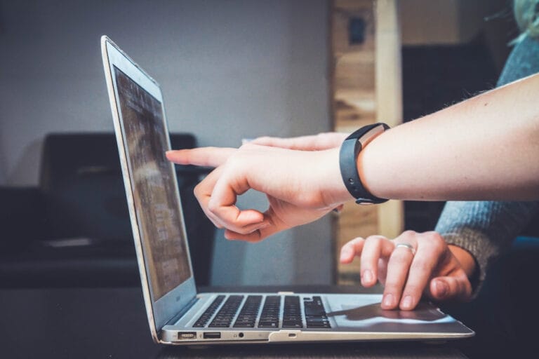 Skalowanie biznesu online: Jak mobilne proxy chronią przed blokadami kont reklamowych?