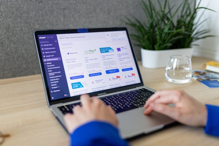 Jak uratować dane z zalanego laptopa – procedura