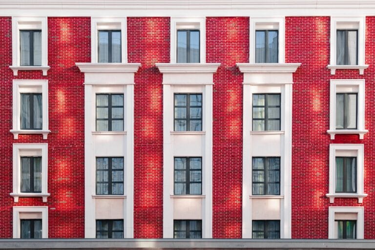 Szczelina dylatacyjna okna drewnianego – obliczanie